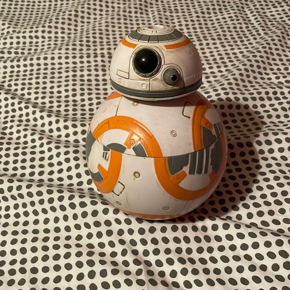Discontinue BB8 Drink Cup with straw from Star Wars Land June 2019